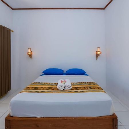 Radika House Apartment Gili Trawangan Exterior photo